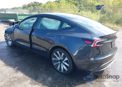 2025 Tesla Model 3 z USA, uszkodzony, nr VIN 5YJ3E1EAXSF925329